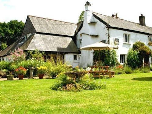 The Nobody Inn Christow 외부 사진
